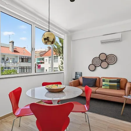 Modern 2br With Balcony In By Lovelystay *