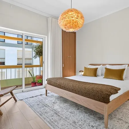 아파트 Modern 2br With Balcony In By Lovelystay
