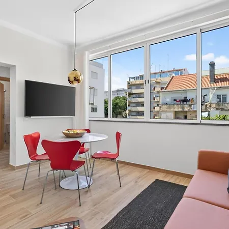Modern 2br With Balcony In By Lovelystay
