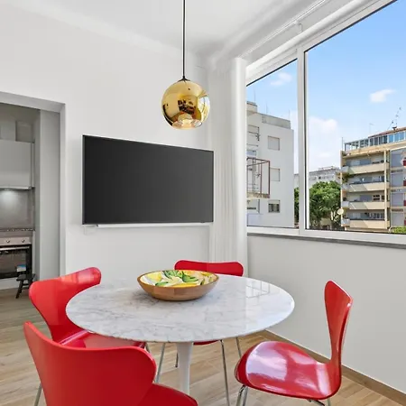 Modern 2br With Balcony In By Lovelystay