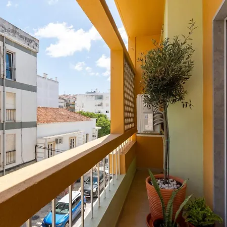 아파트 Modern 2br With Balcony In By Lovelystay 포티마오