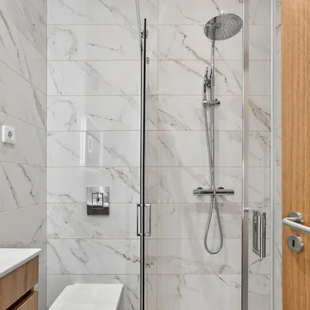 아파트 Modern 2br With Balcony In By Lovelystay 포티마오