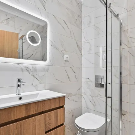 Modern 2br With Balcony In By Lovelystay *