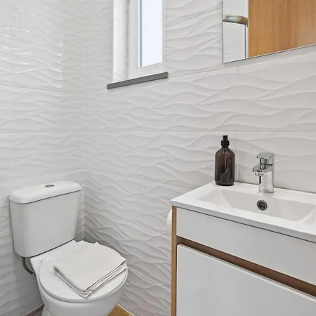 Modern 2br With Balcony In By Lovelystay